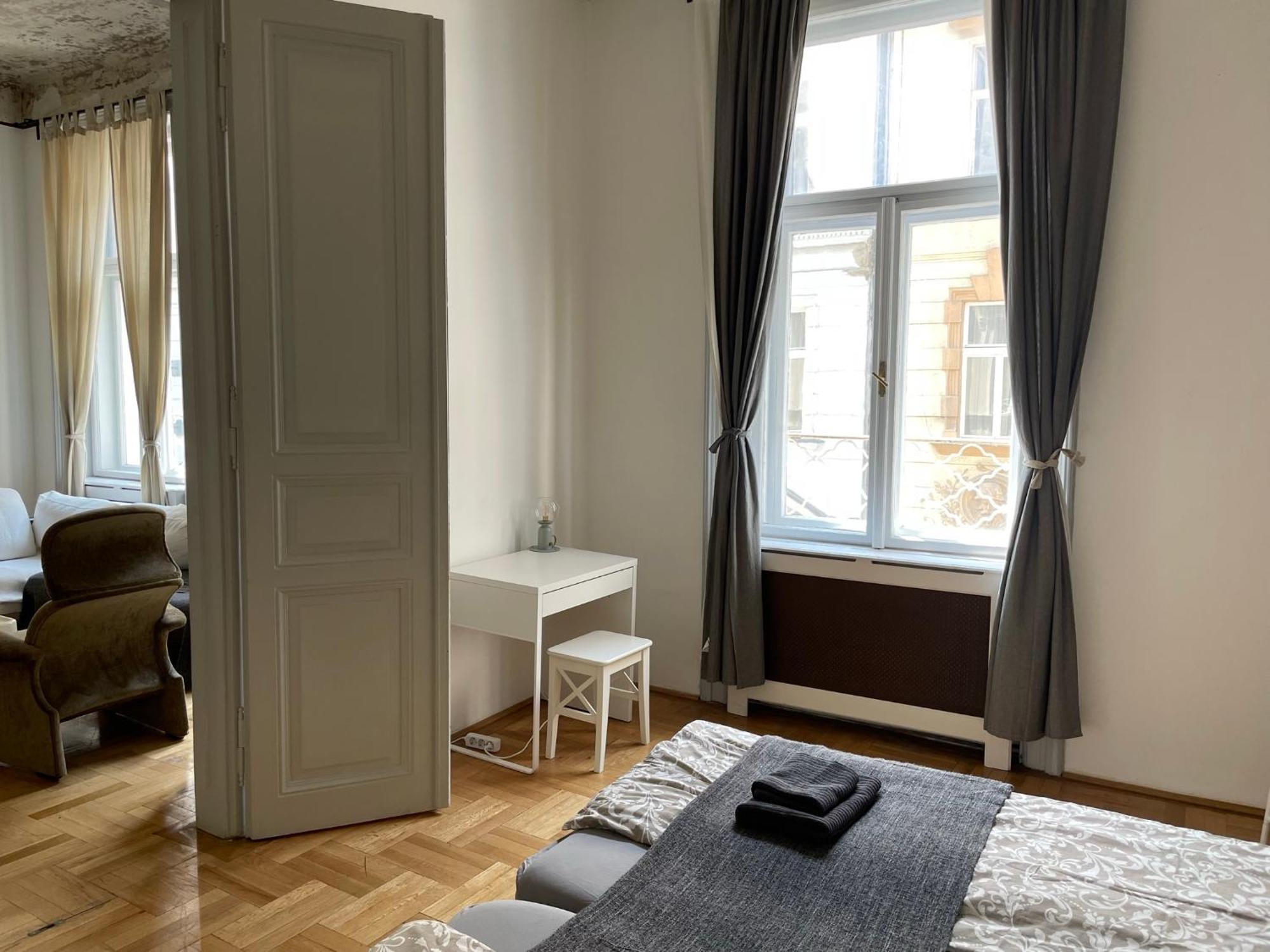 Beautiful 3 Bedroom Apartment In 7Th District — Fotók 3