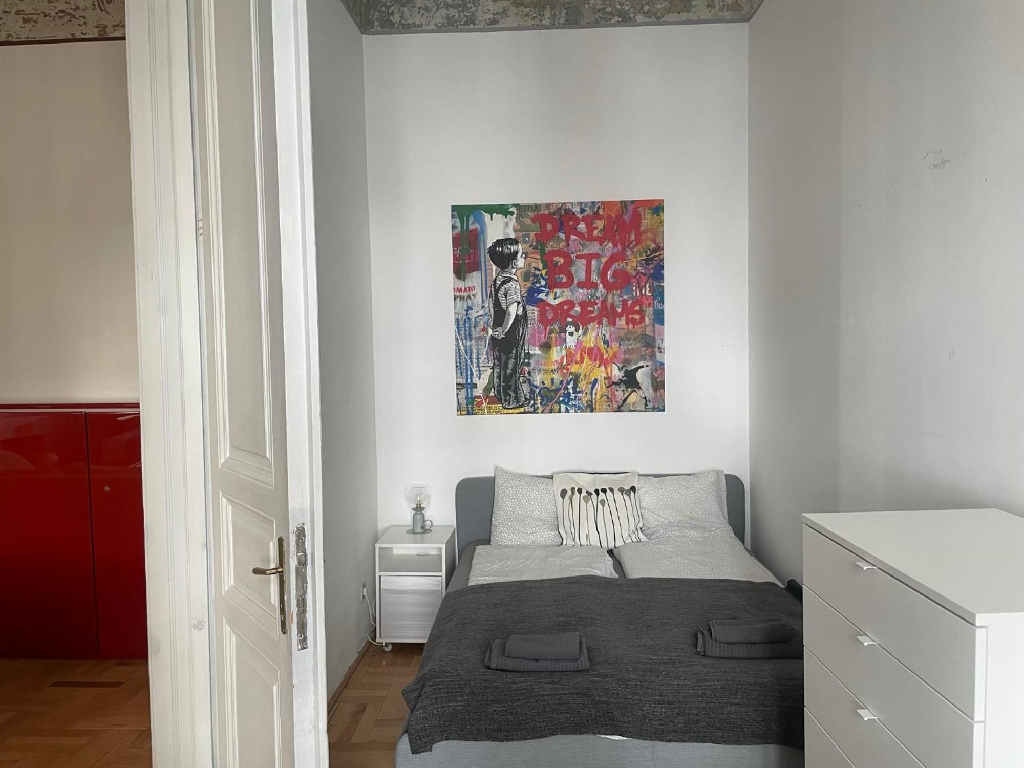Beautiful 3 Bedroom Apartment In 7Th District — Fotók 2